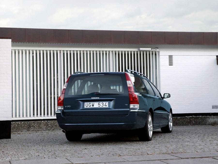  Volvo V70 T5 2005 года  (фото 4 из 9)